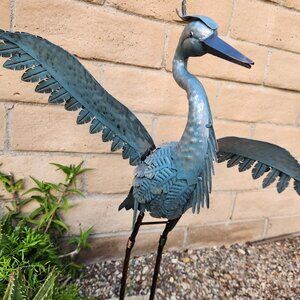 28" H,Metal Blue Heron Statue Looking Down Garden Decor